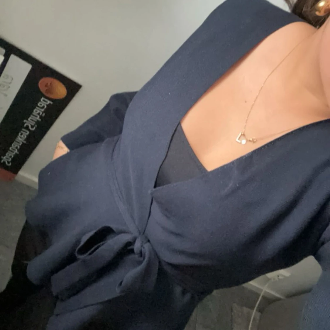 Marinblå omlottopp med knyt - 1