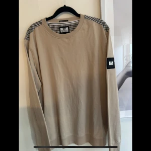 Weekend offender - Weekend offender tröja i storlek L. Knappt använd. 