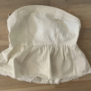 Vit jeans topp - Så fin jeans topp som tyvär är för stor för mig!