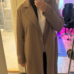 Brun kappa  - Brun kappa från Bik bok! Använd fåtal gånger! 💕