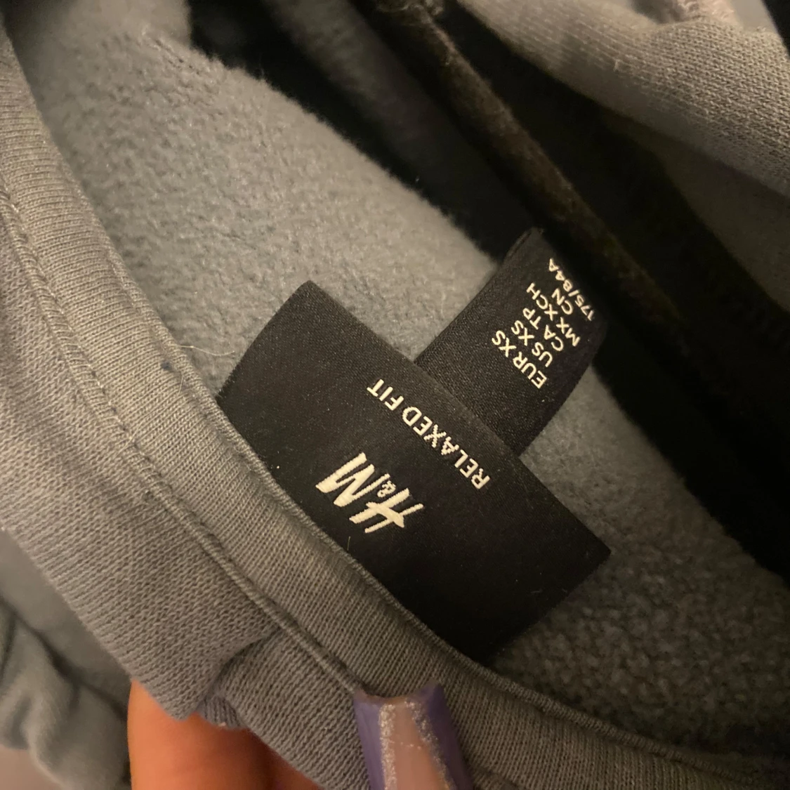 Grå/ grön hoodie från H&M - 2