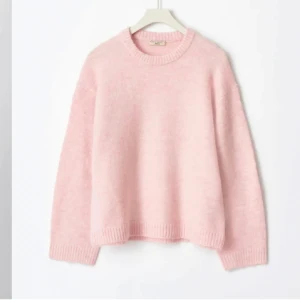 Rosa stickad tröja  - Så fin stickad tröja som passar både s och m knappt använd❤️