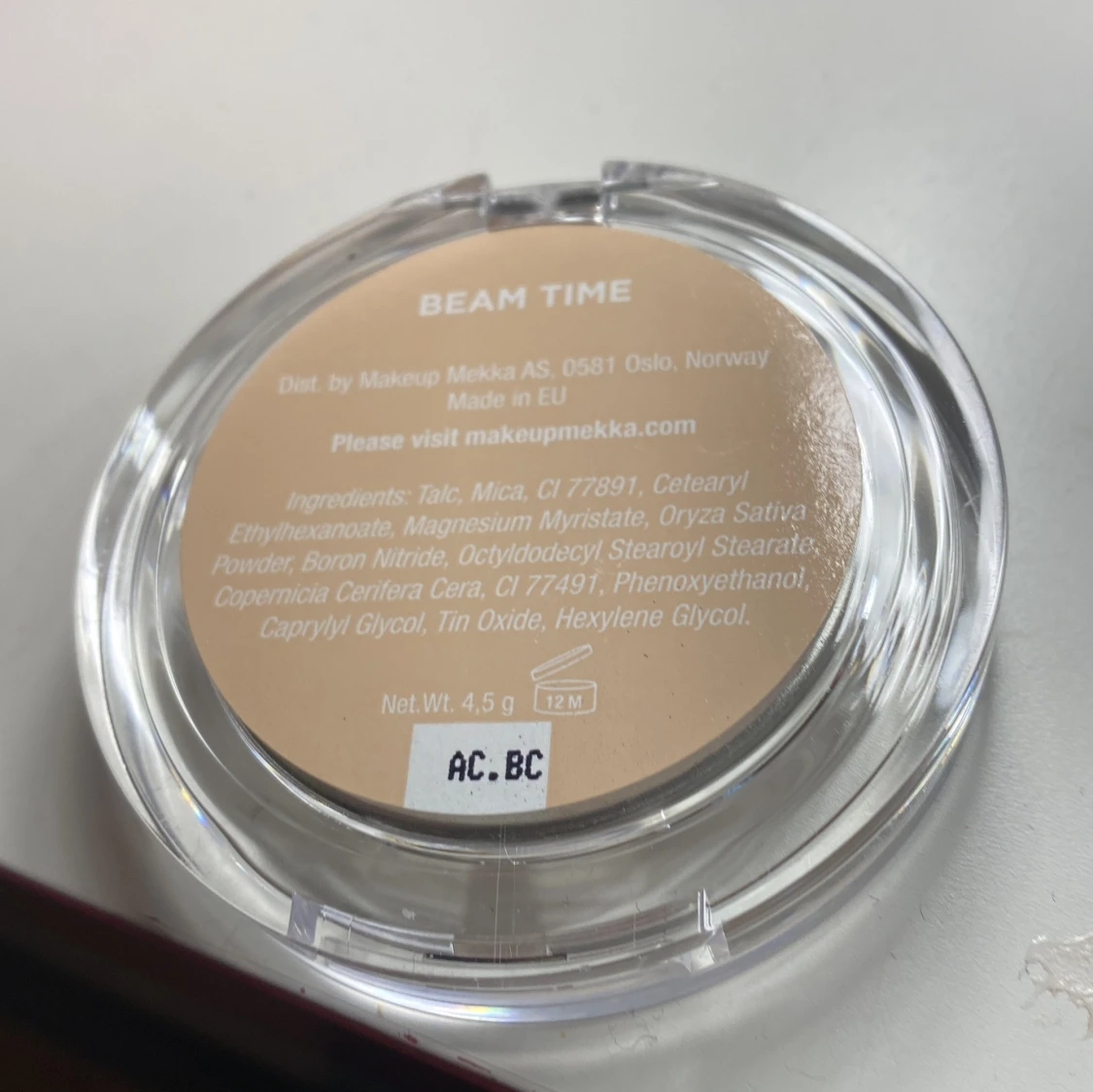 Catching Light Highlighter från Makeup Mekka - 1