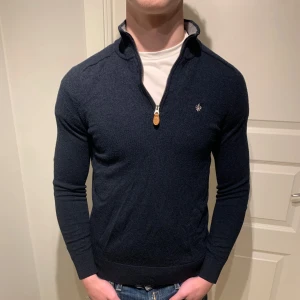 Morris | Halfzip merino - Säljer denna fina Morris zipen! | befintligt skick som e fint  | Står storlek M men sitter mer som en S. | Ställ gärna frågor innan du köper! Nypris 1700