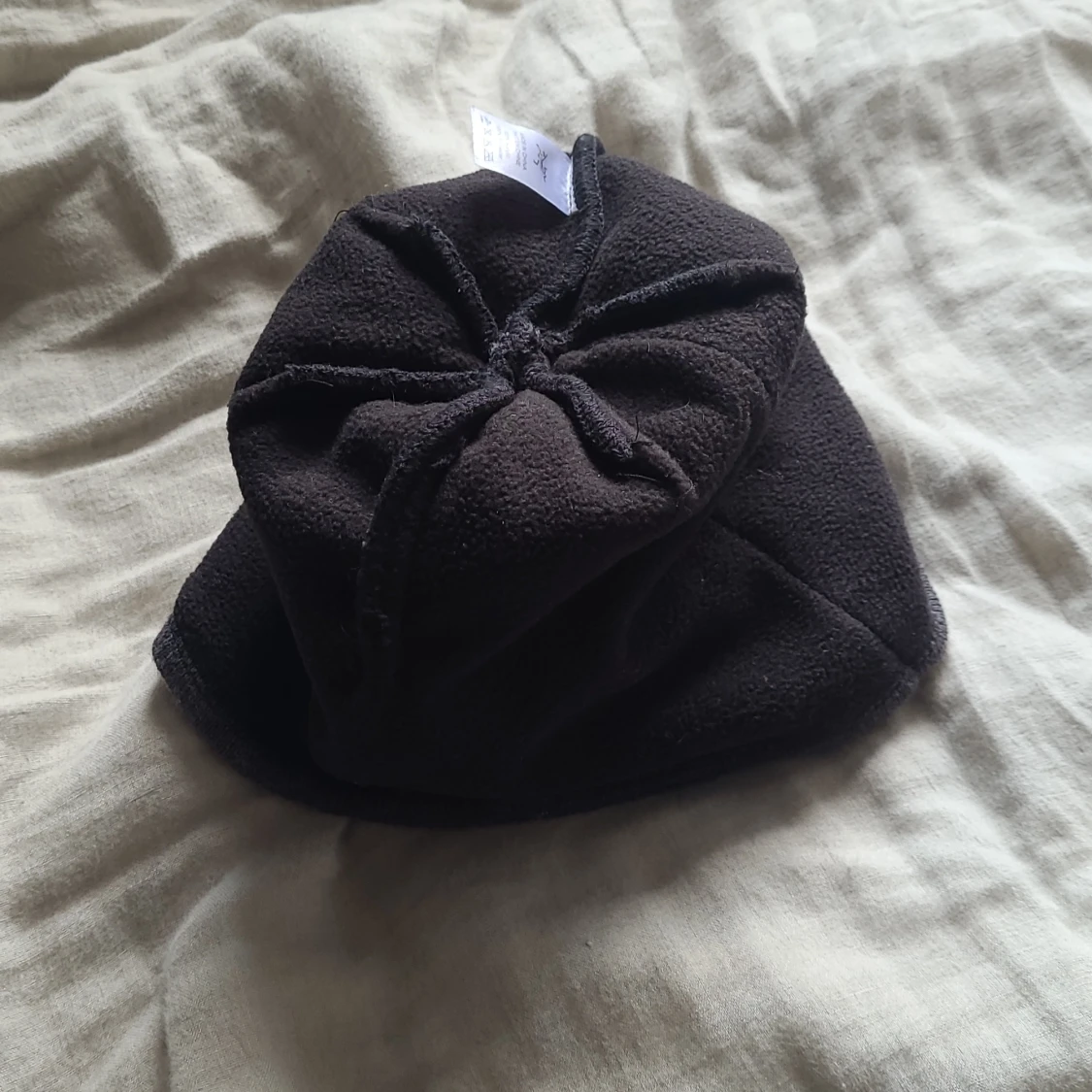 Grå mössa från Arc'teryx - 3