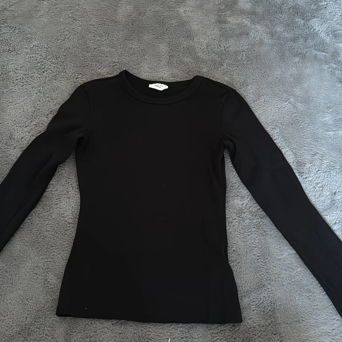 Svart basic långärmad tröja från Gina Tricot