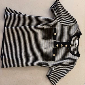 Så söt topp - Endast testad säljer eftersom den va för liten för mig, nypris 2000kr❤️❤️