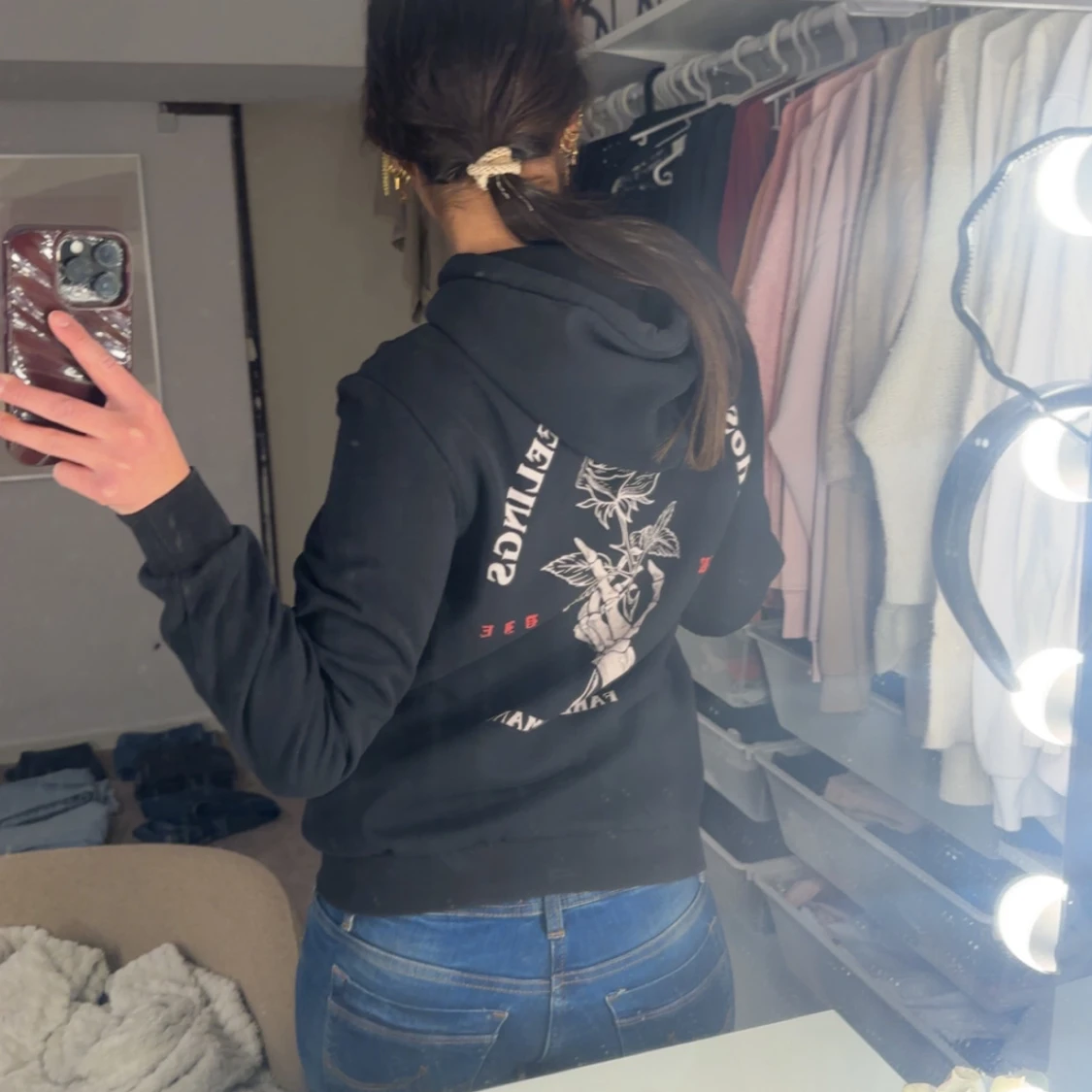 Svart hoodie med tryck