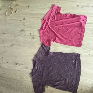 2-pack X-trail t-shirts i lila & rosa - Tar endast emot SWISH. Två sportiga t-shirts från X-trail i storlek 150. 