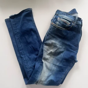 Blå Replay Grover jeans, stl 32 - Replay jeans I bra skick