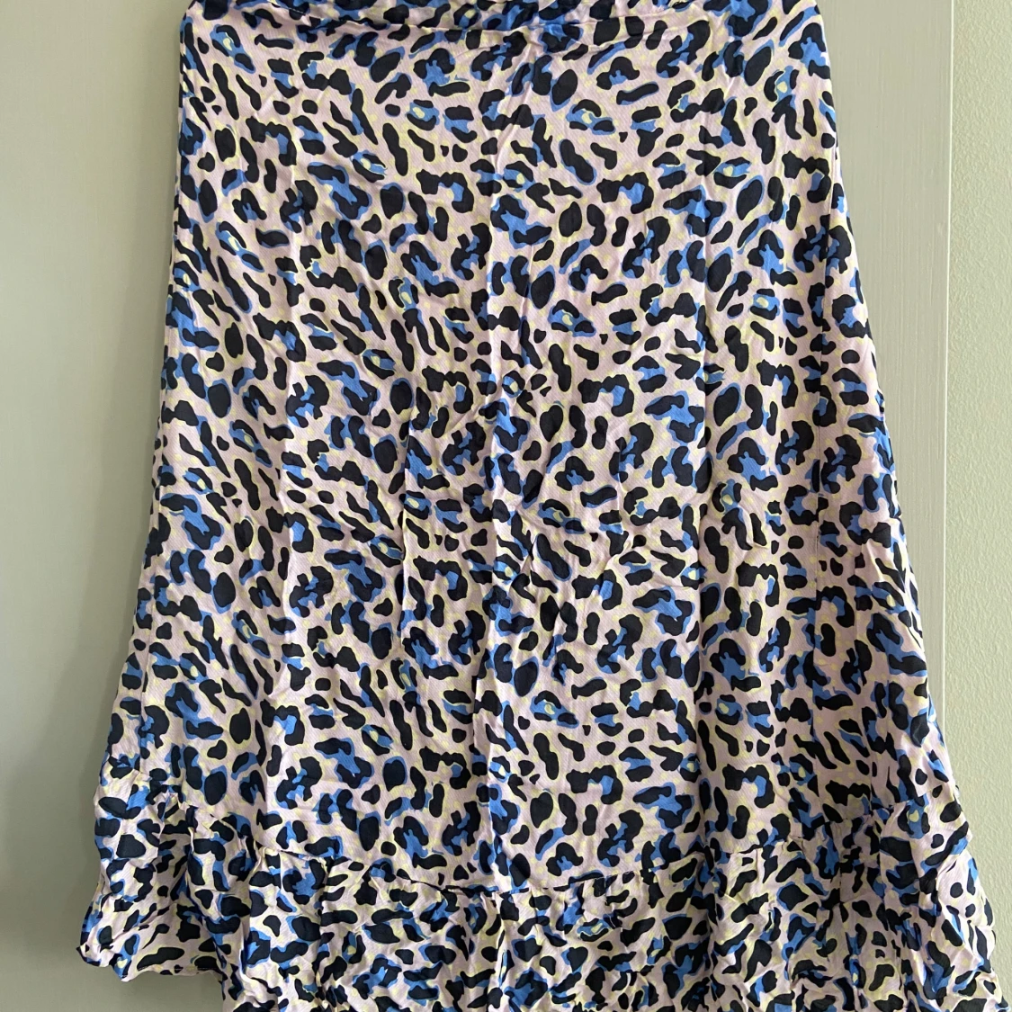 Leopardmönstrad volangkjol i blått och rosa, storlek S - 1