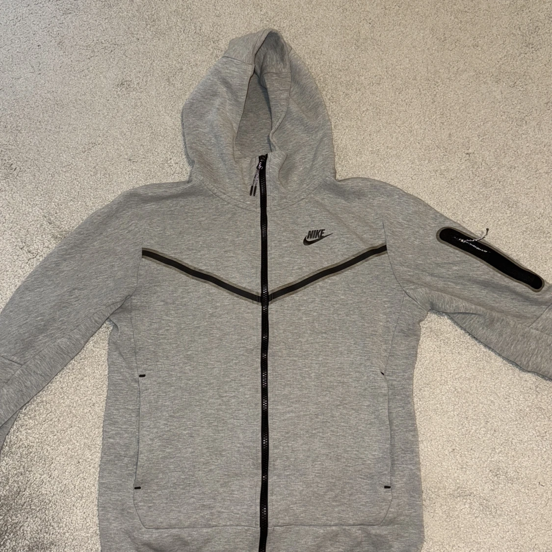 Grå mjukisbyxor från Nike med snörning - 2