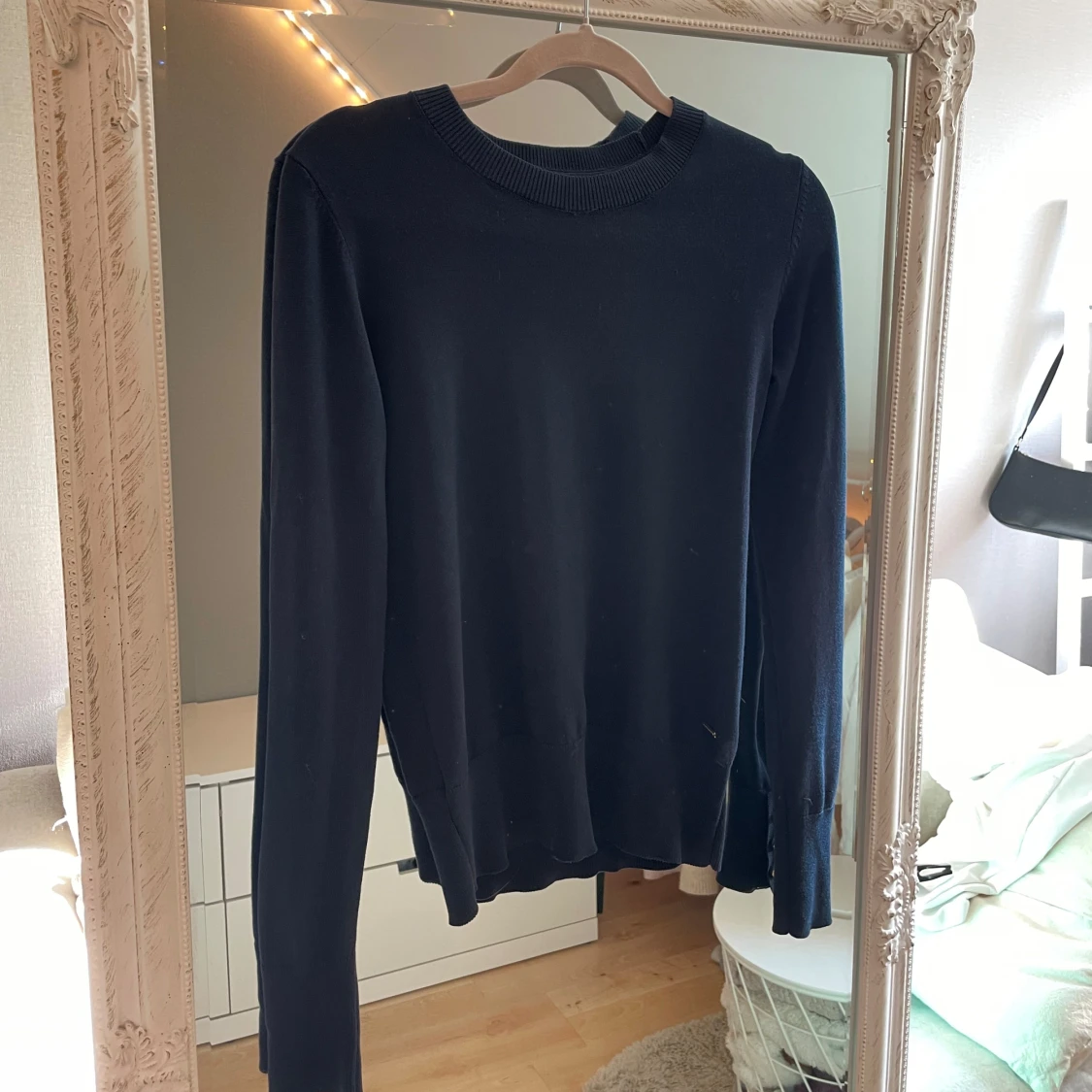 Mörkblå stickad tröja med knappar - 1