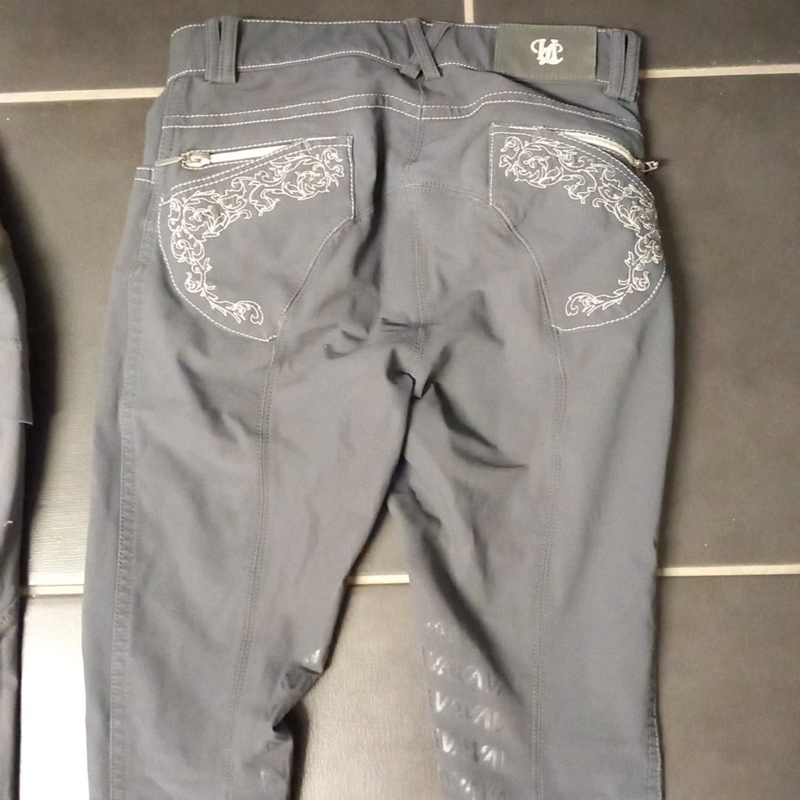 2 Grå ridbyxor med silikongrepp stl 150/ 160 - 2