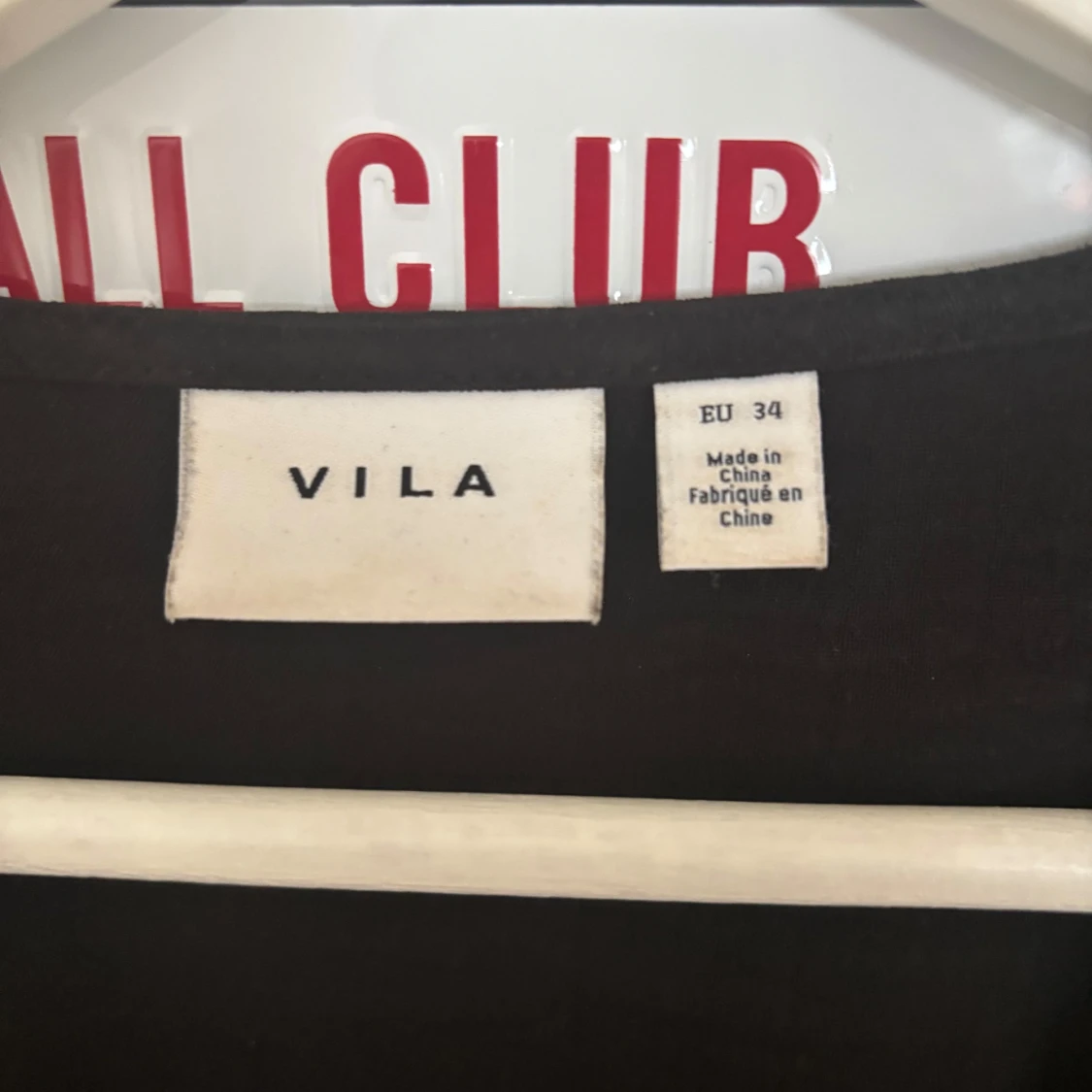 Svart omlottopp från Vila - 2