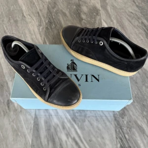 Lanvin skor - Lanvin skor - Skick: Fint skick - Tillbehör: endast skorna - Storlek: Uk 7 - 41 sitter som 42 - Nypris: 4000kr - TrendWardrobe