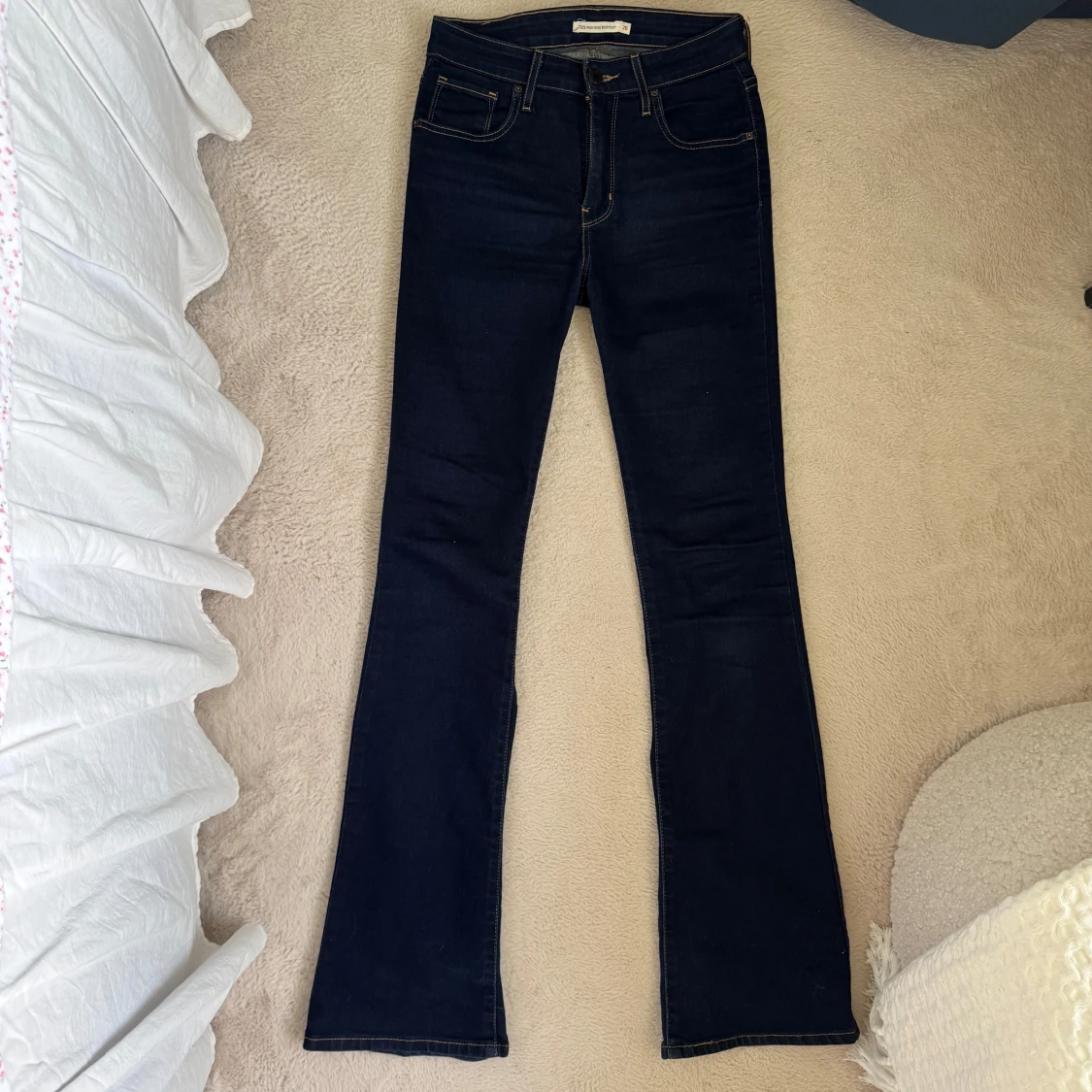 Levi's 725 Bootcut Jeans
