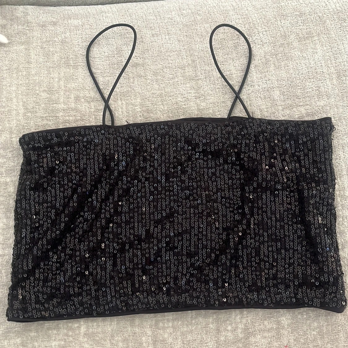 Svart paljett-tubtopp med smala band