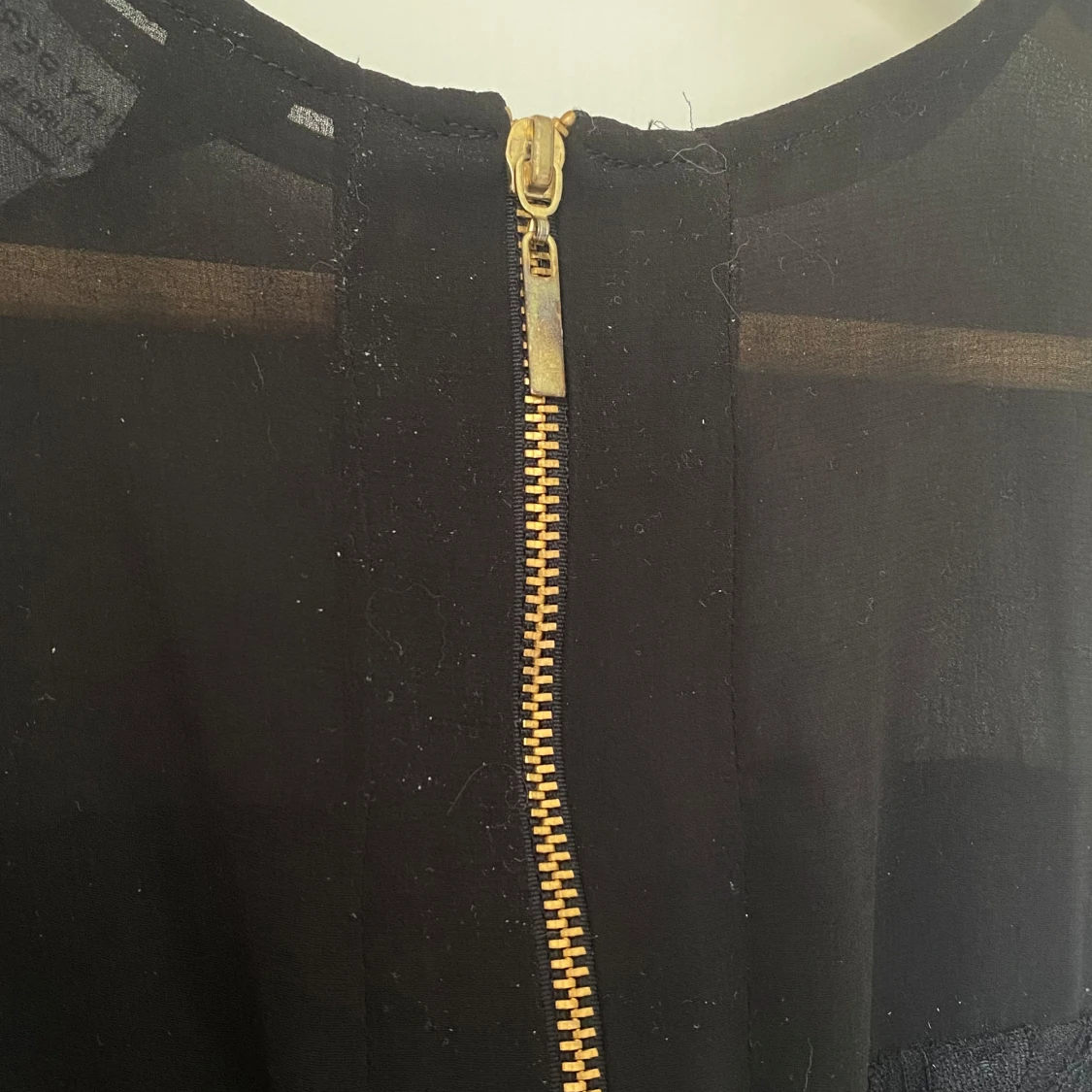 Svart spetsklänning med dragkedja - 2