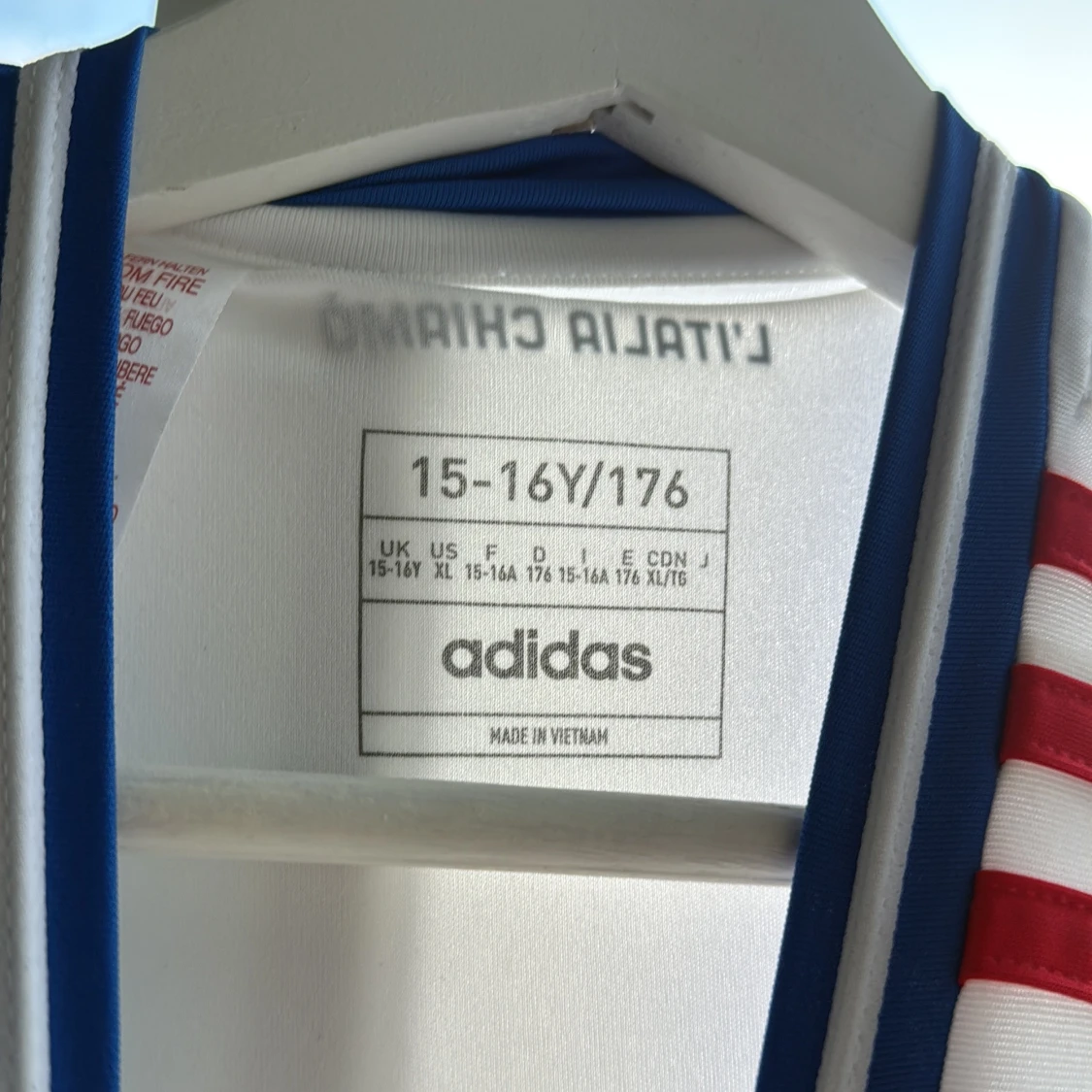 Italien adidas fotbollströja 15-16 år - 2