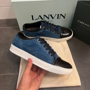 Lanvin skor - Tja! Säljer nu dessa sjukt snygga lanvins! Skick 10/10 inga defekter! Storlek uk 7 passar dig som har eu 42! Inget og medföljs vid köp! Om du har några frågor eller funderingar är det bara att höra av sig!🙌