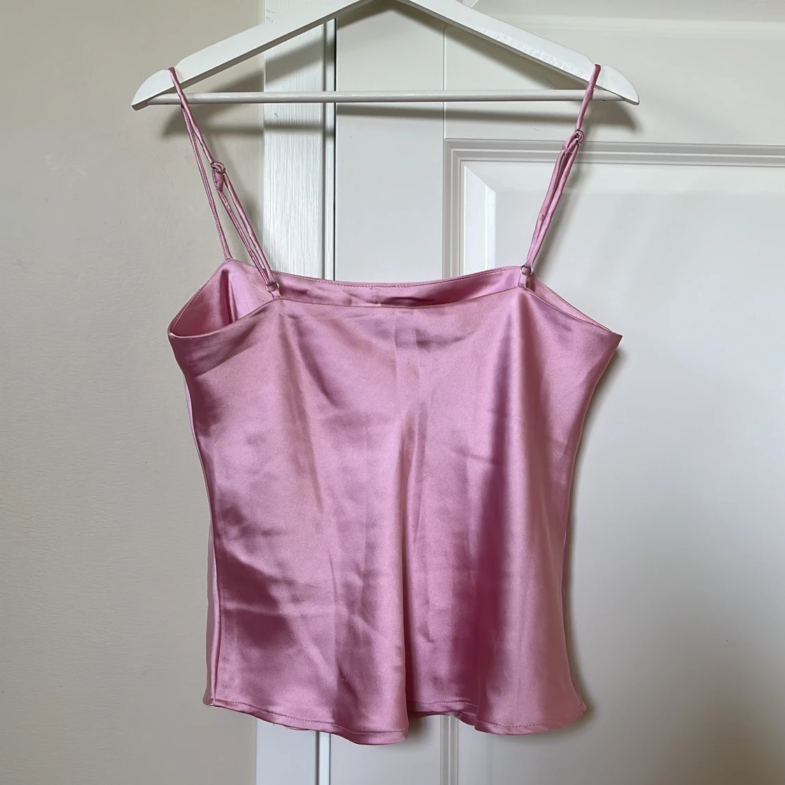 Rosa satinlinne från Gina Tricot - 1