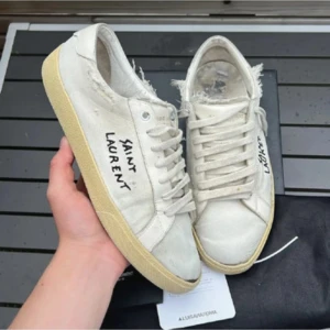 Saint Laurent skor - Snygga Saint Laurent skor! | Size 42 fits 43! | Skick 7/10 sulan är lite missfärgad | Självklart äkta! |  Kan gå ner i pris vid snabb affär| Hör av dig vid intresse🤩 