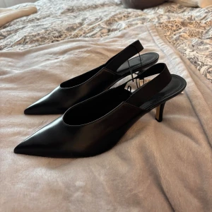 Klackskor - Helt nya oanvända klackskor med prislapp. Storlek 41, från H&M!