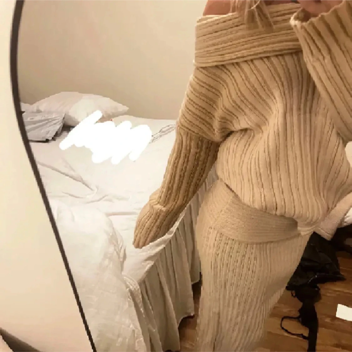 Beige ribbad stickad långklänning - 1