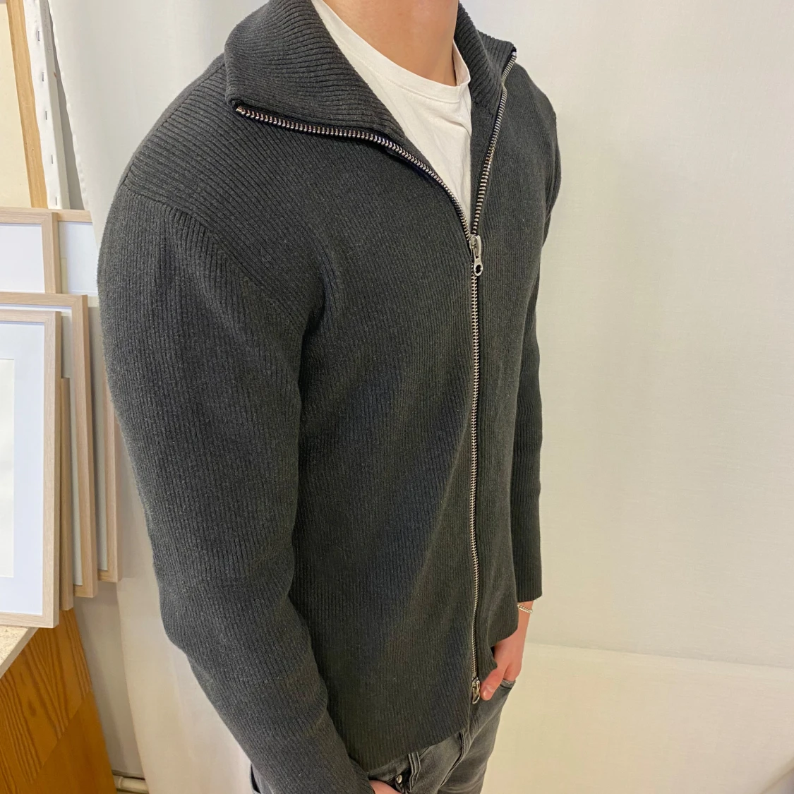 Mörkgrå stickad kofta från Ljung - 1