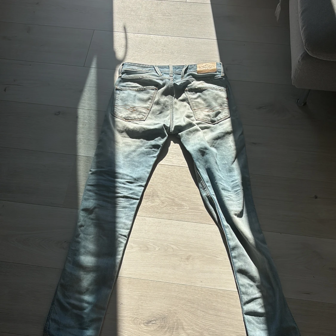 Replay ljusblå slitna jeans 29/32 - 1