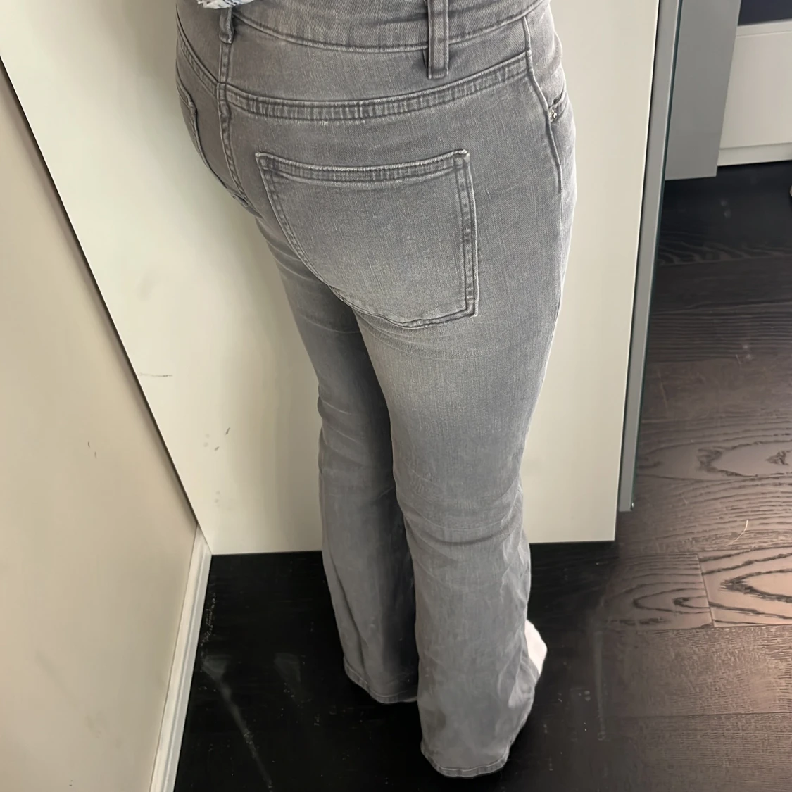 Grå bootcut jeans från LAB Industries - 4