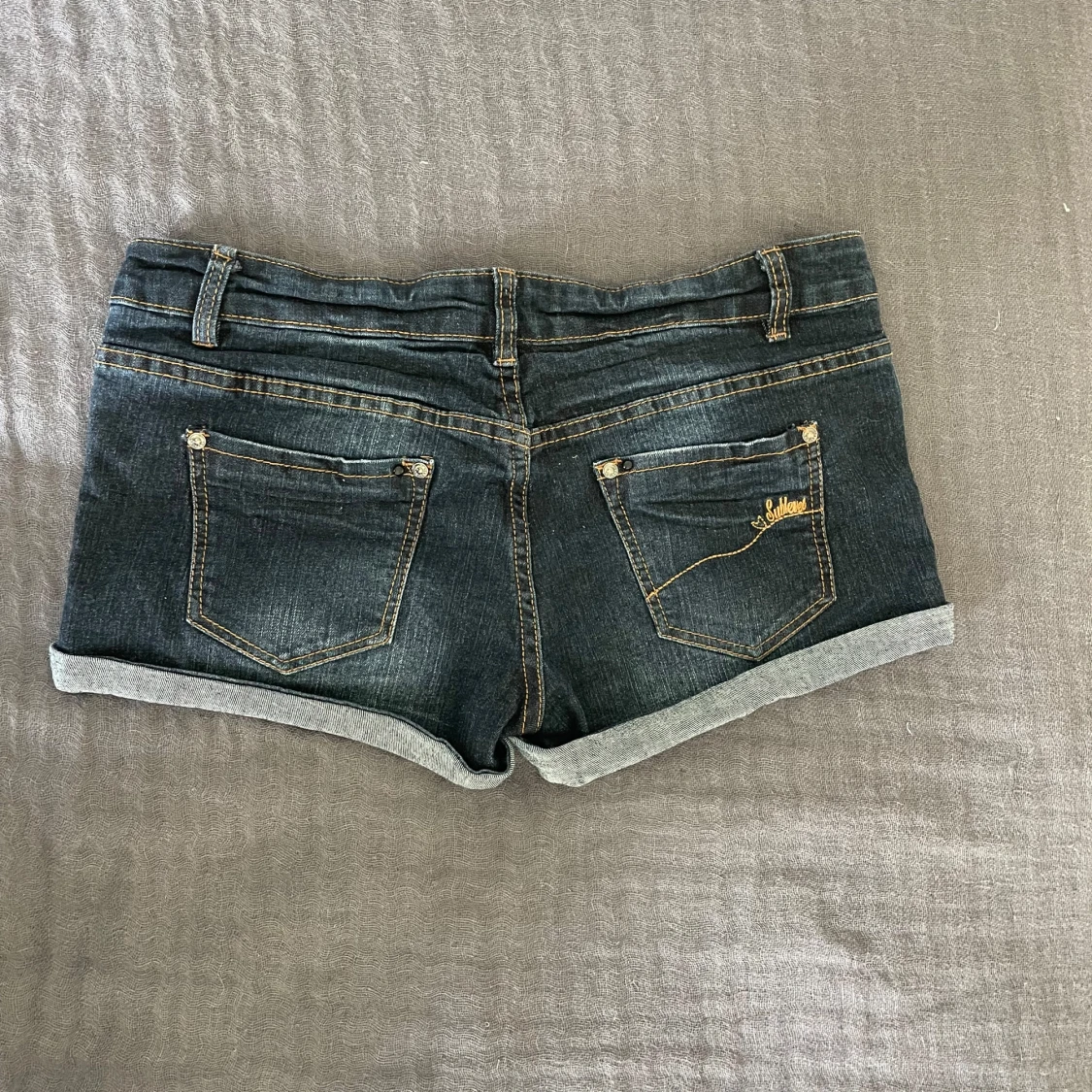 Mörkblå lågmidjade jeansshorts  - 2
