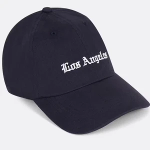 Keps - En mörkblå keps från bikbok med vit brodyrtext 'Los Angeles' framtill. Aldrig använd, prislapp kvar! Skriv för fler bilder💕
