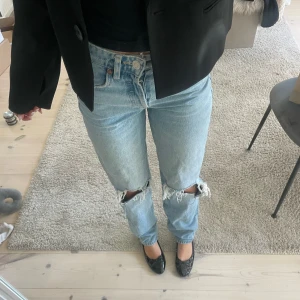 Blå jeans - Blå straight jeans från Zara, använd fåtal gånger 