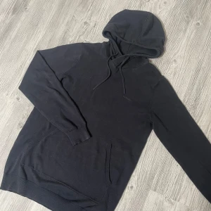 Merinoull hoodie - Tja säljer nu denna feta marinblåa merinoull Hoodien ifrån Lindberg i storlek s för endast 399kr! Priset är ej hugget i sten! Skriv i dm vid funderingar🙌