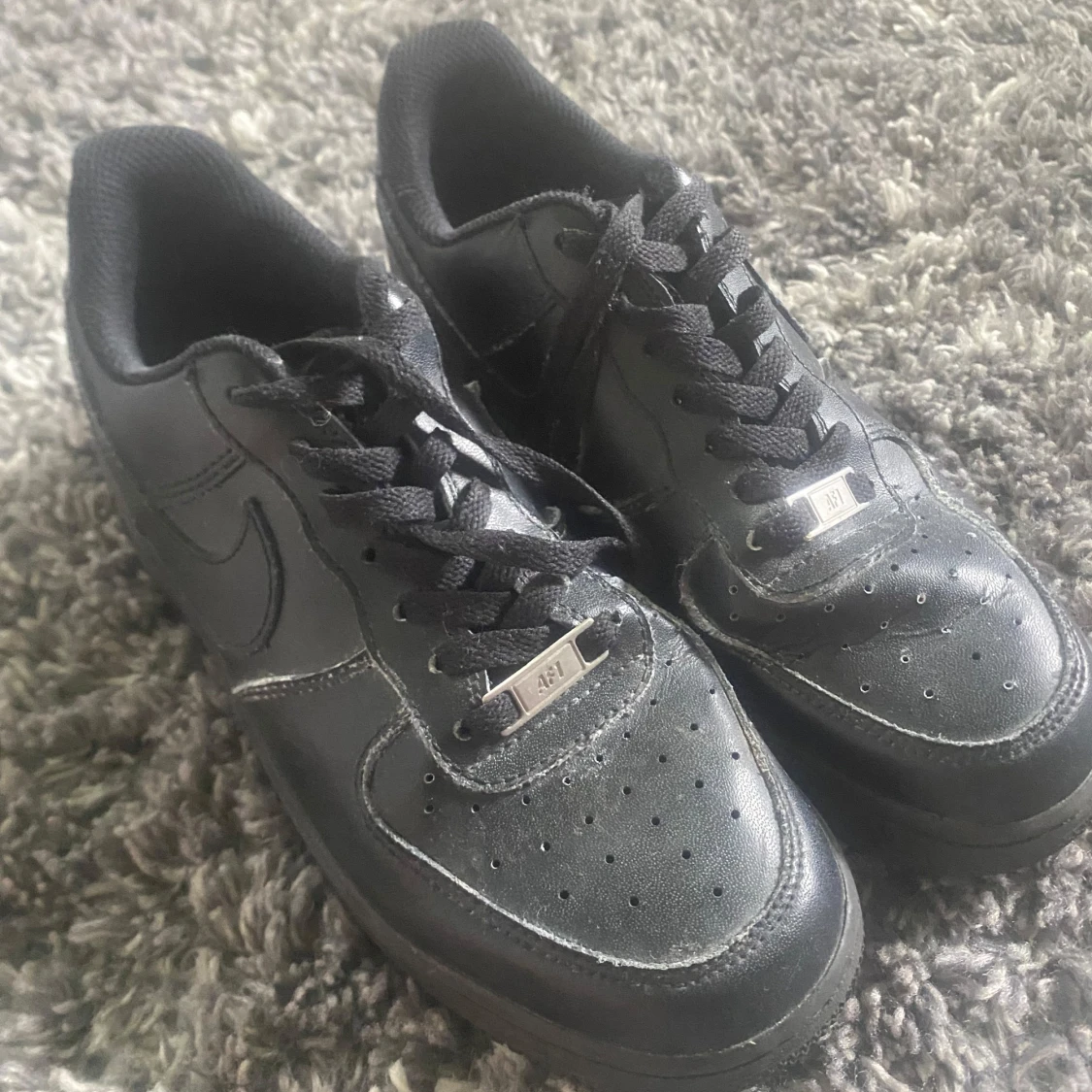 Klassiska Svarta sneakers strl 39