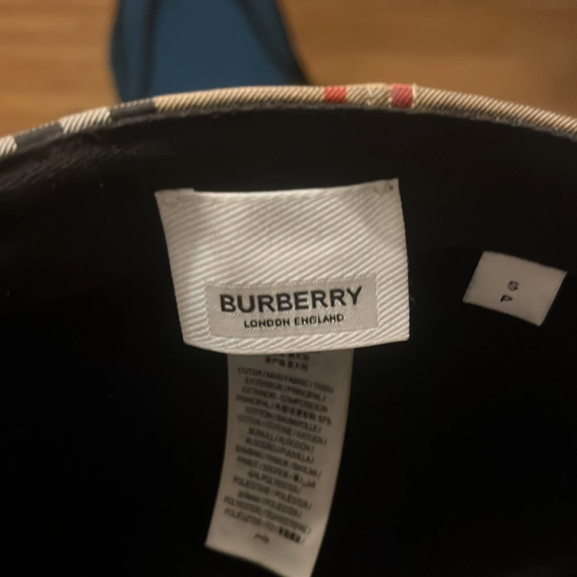 Burberry rutig keps i beige och svart - 3