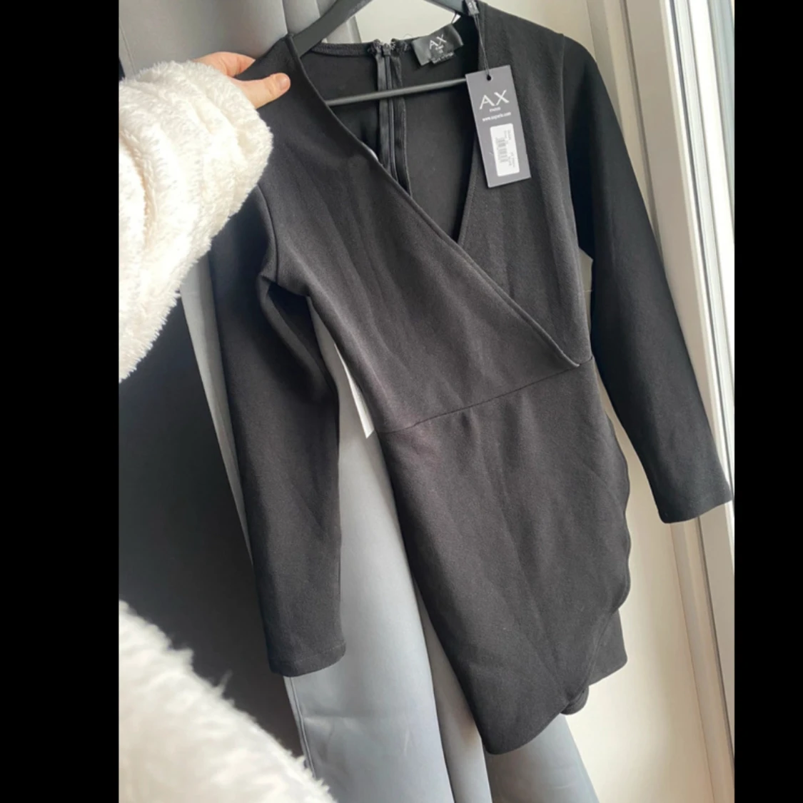 Svart omlottklänning från AX Paris - 1