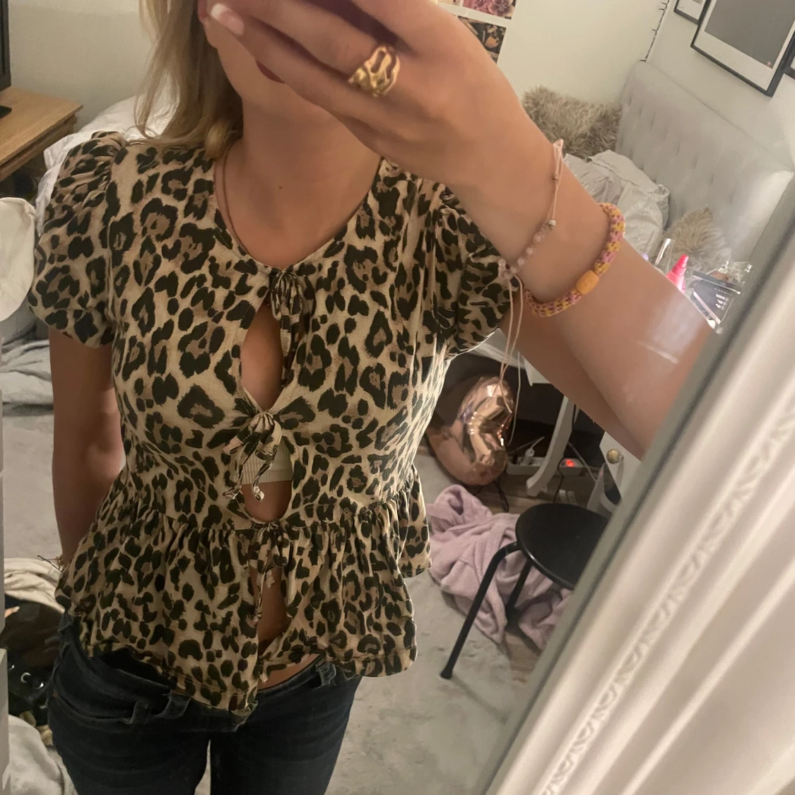 Leopardmönstrad blus från Gina Tricot