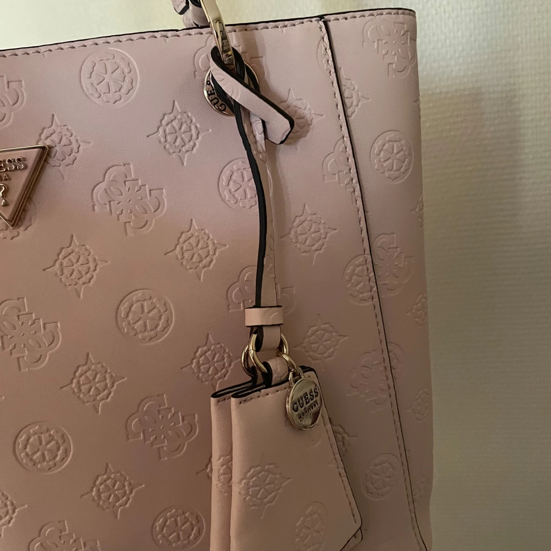 Ny Guess rosa väska  - 2