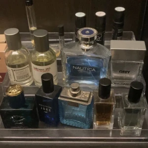 Parfymer - Säljer olika parfymer, kom med priser 