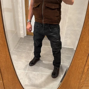 Replay jeans  - Ett par snygga jeans från Replay i storlek W33 L32 i modellen Anbbas 