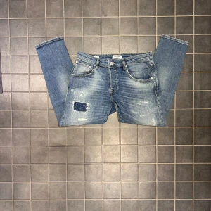 Jack and Jones jeans  - Säljer dessa feta Jack and Jones jeans i stolek 32 både W och L i modellen comfort/mike. Priset kan förhandlas vid snabb affär 