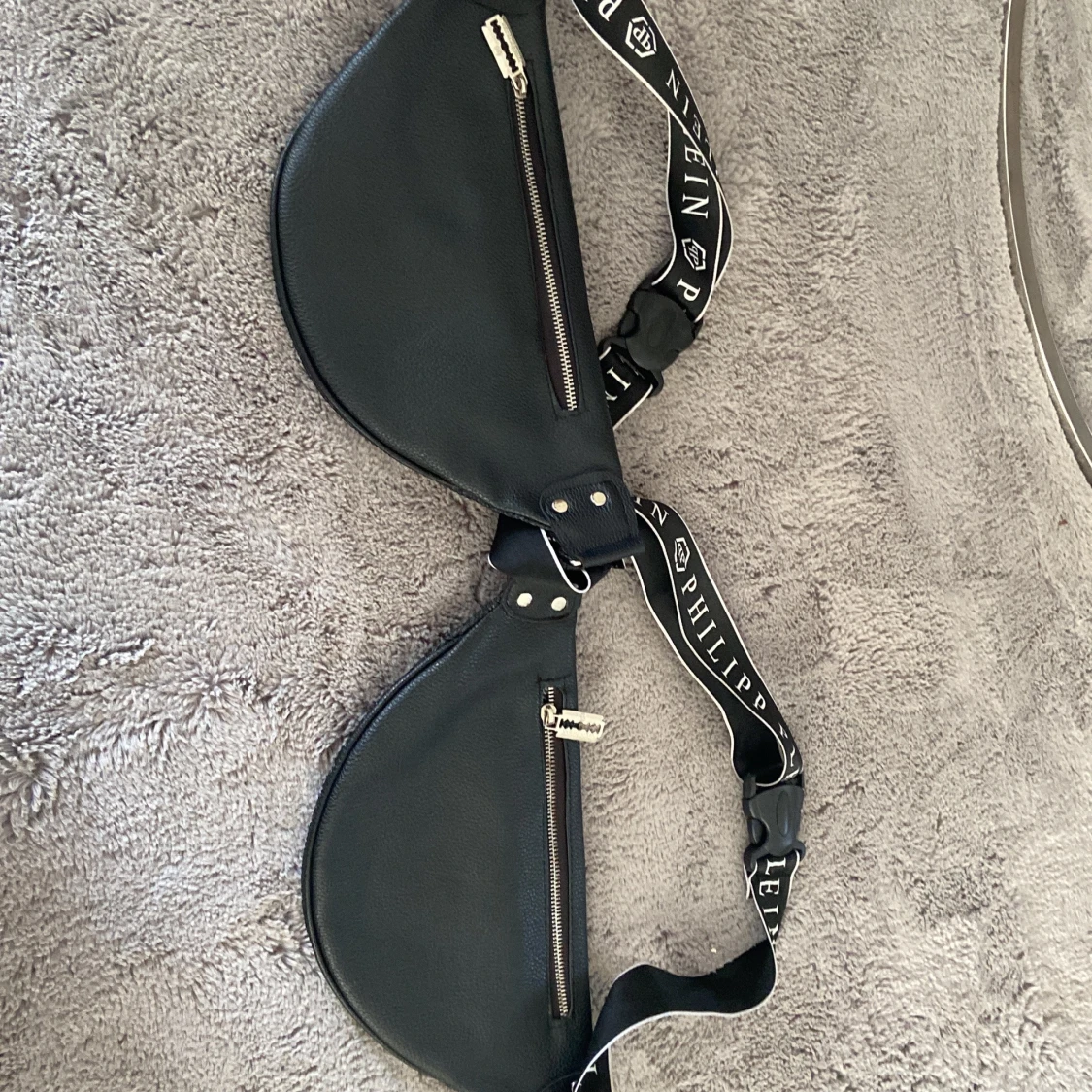 Svart magväska från Philipp Plein - 4