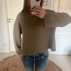 brun stickad  - säkjer denna stickade från gina i storlek xs 💗💗💗