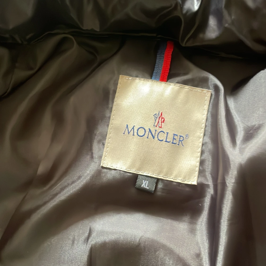 Svart dunjacka från Moncler - 2