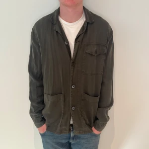 Overshirt A Days March - Overshirt A Days March | Skick: 9/10 | Size - M (passar L) | Fraktar via postnord eller instabox på köparens bekostnad | Hör av dig vid minsta fråga eller fundering // RDL