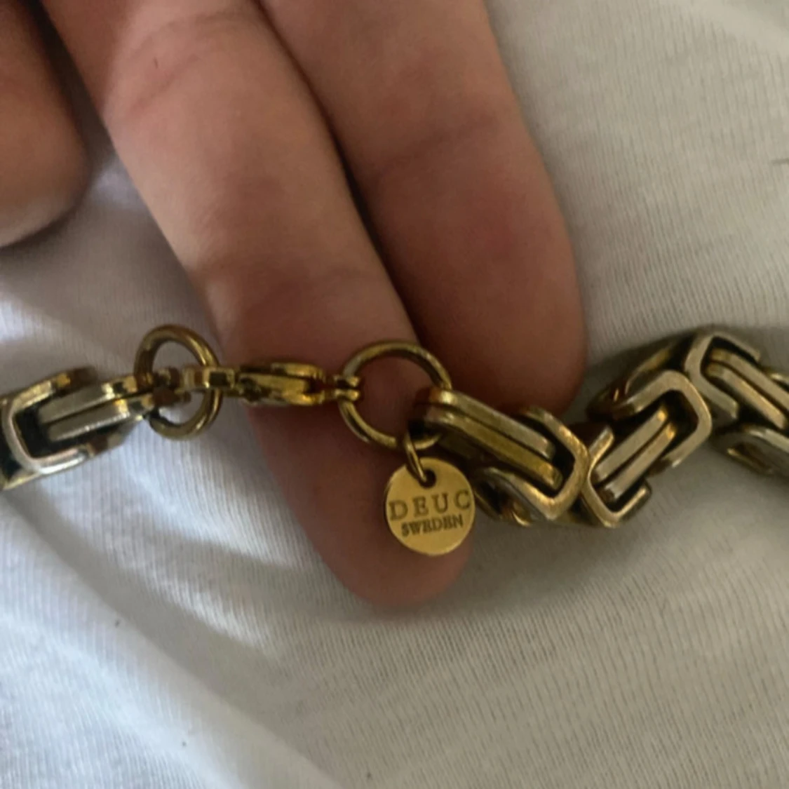 Guldfärgat halsband från D.B.U.C Sweden - 1