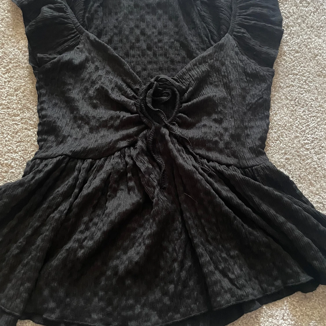 Svart topp med volang från 157